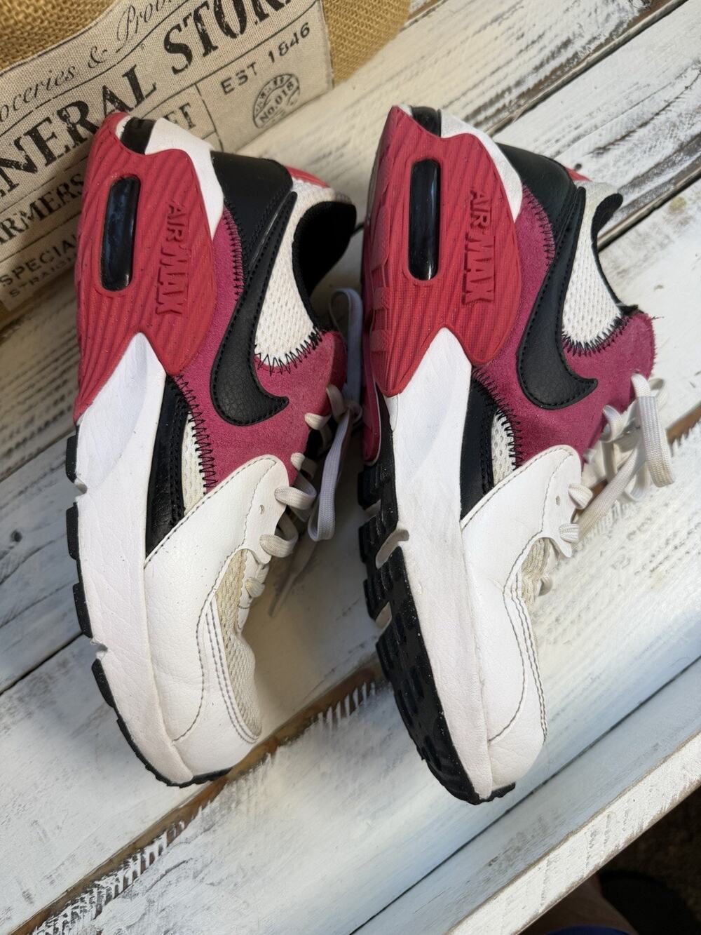 Nike Air Max Excee Womens White/Black/Pink Sneakers Womens size 7